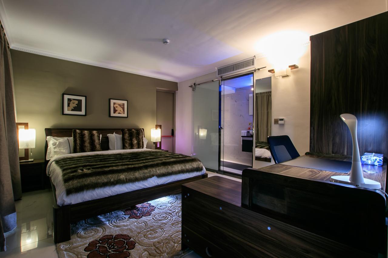 Red Mango Hotel And Apartments Sekondi-Takoradi ภายนอก รูปภาพ