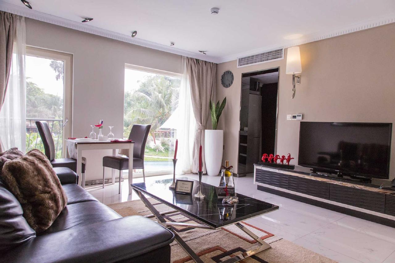 Red Mango Hotel And Apartments Sekondi-Takoradi ภายนอก รูปภาพ