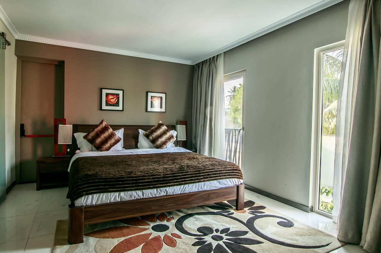 Red Mango Hotel And Apartments Sekondi-Takoradi ภายนอก รูปภาพ