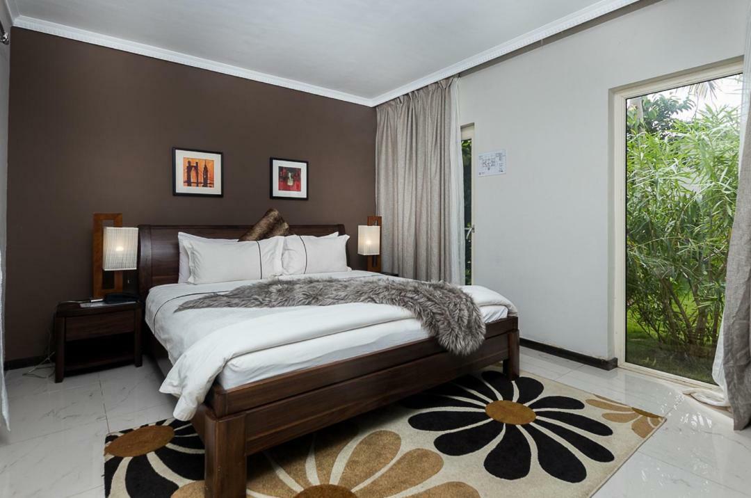 Red Mango Hotel And Apartments Sekondi-Takoradi ภายนอก รูปภาพ