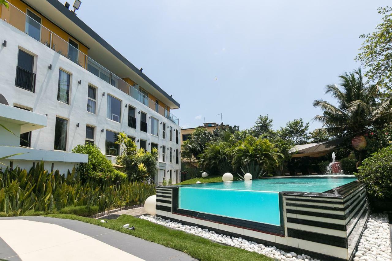 Red Mango Hotel And Apartments Sekondi-Takoradi ภายนอก รูปภาพ